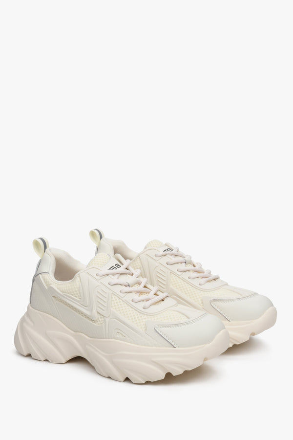 Women's beige ES 8 sneakers on a high sole with laces - shoe profile.