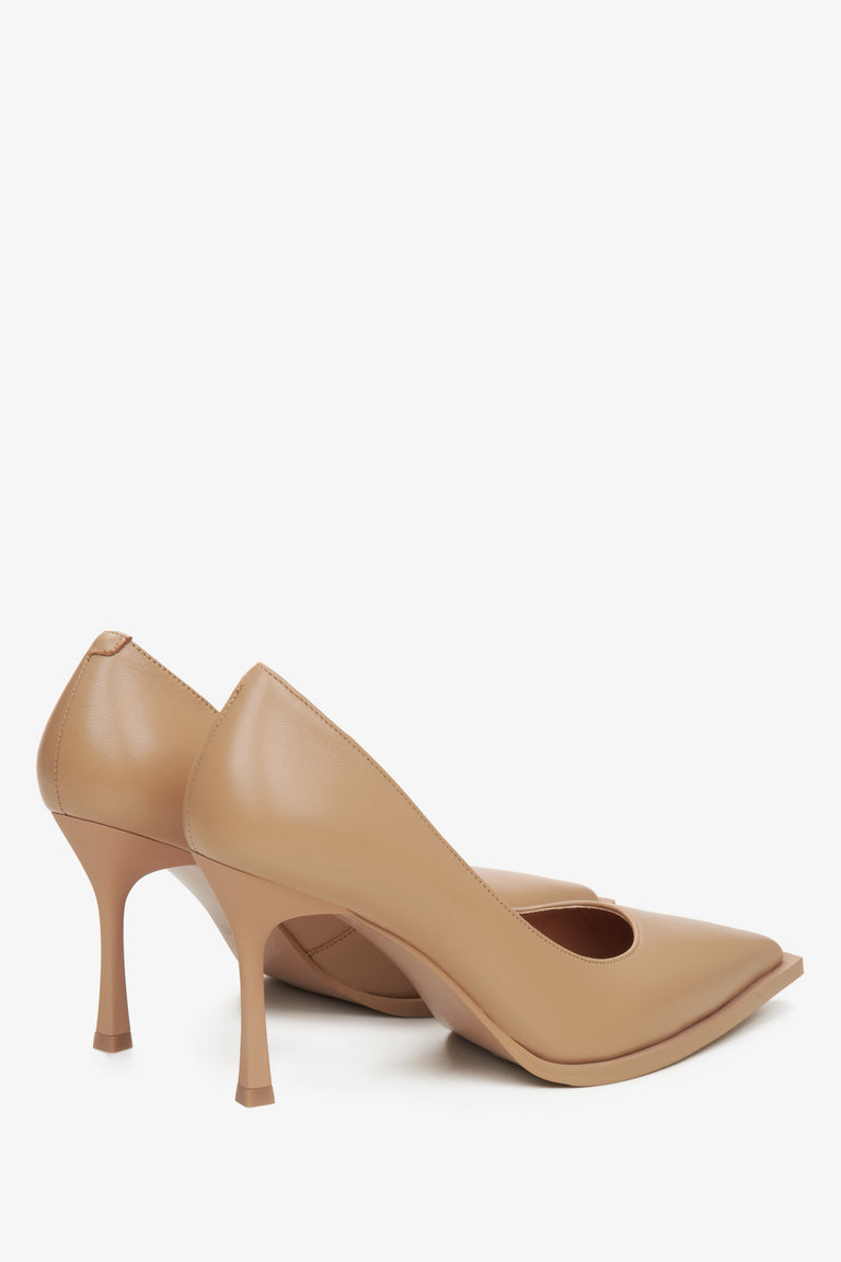 Estro women's beige heeled pumps - close-up of the back and side of the shoe.