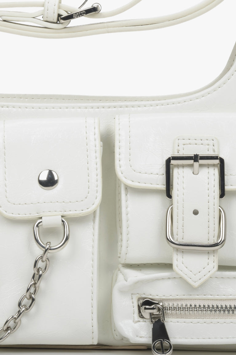 Women's white leather Estro shoulder bag - close-up on the details.