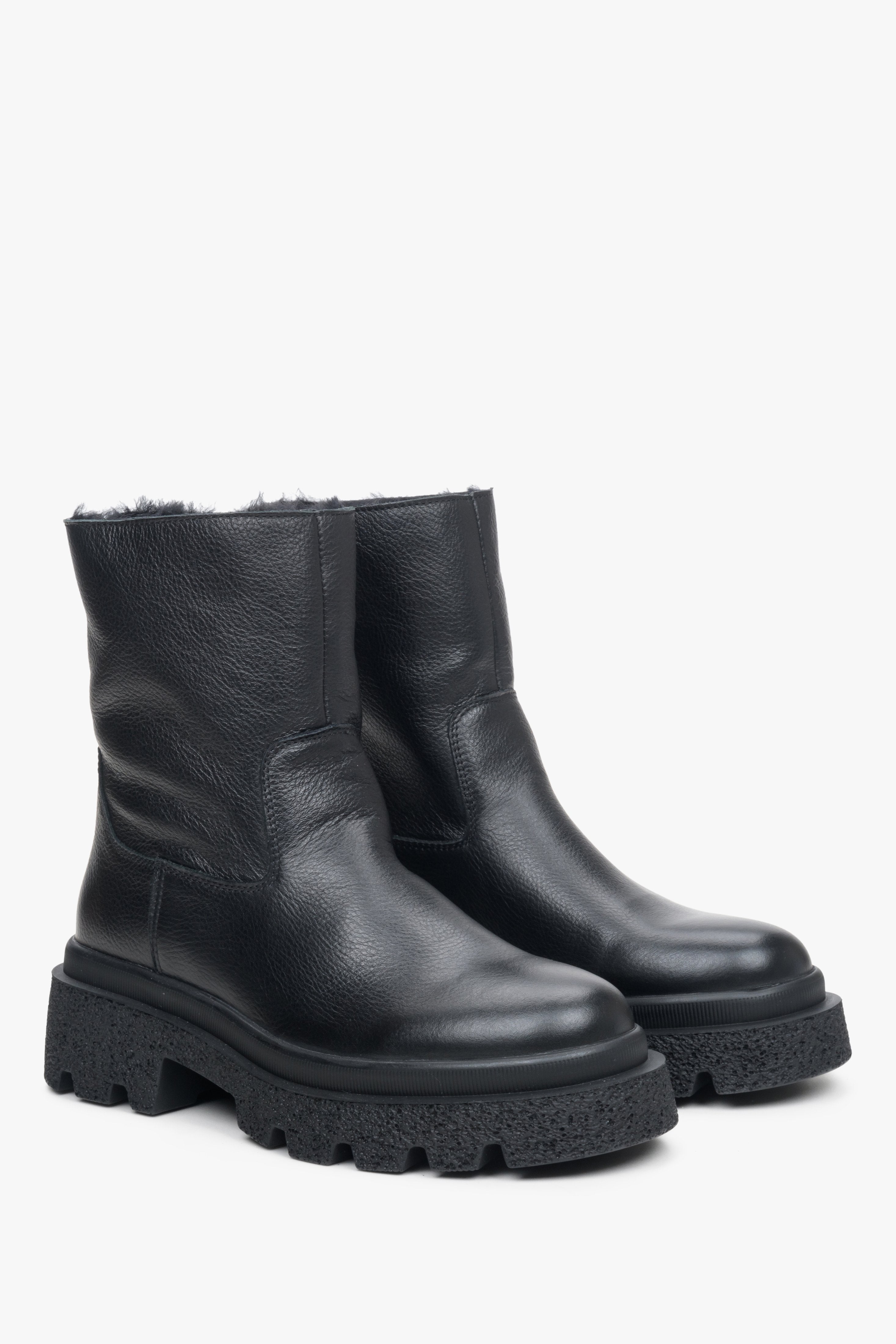 Winter ankle boots for women in black Estro.