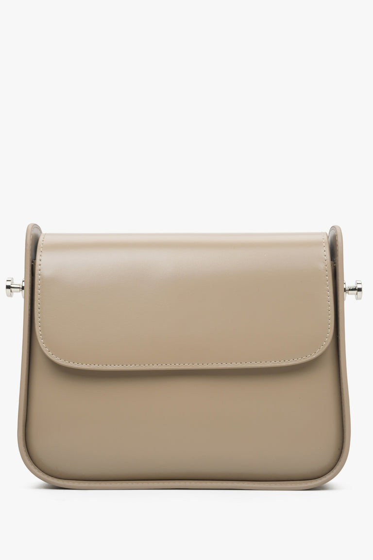 Women's sand beige leather shoulder bag by Estro.