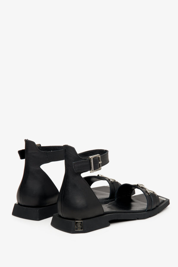 Women's Black Closed Toe Sandals Estro ER00111491.