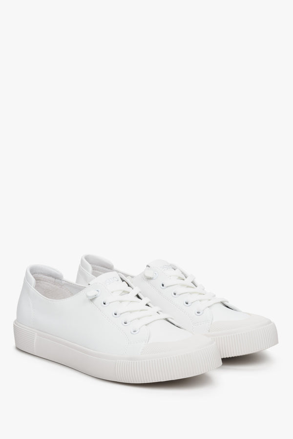 Women's white sneakers made of genuine leather by Estro, laced.