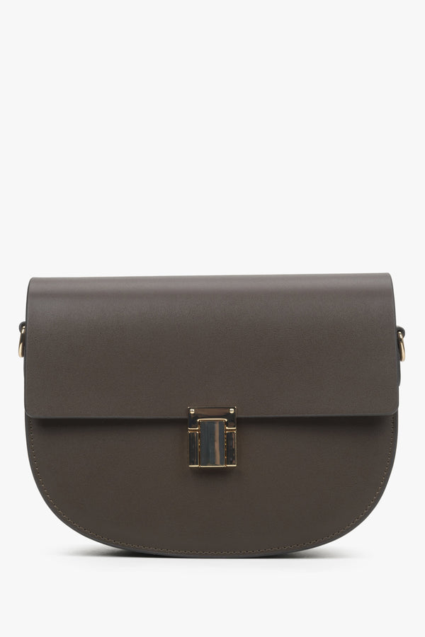 Women's dark brown leather shoulder bag by Estro.