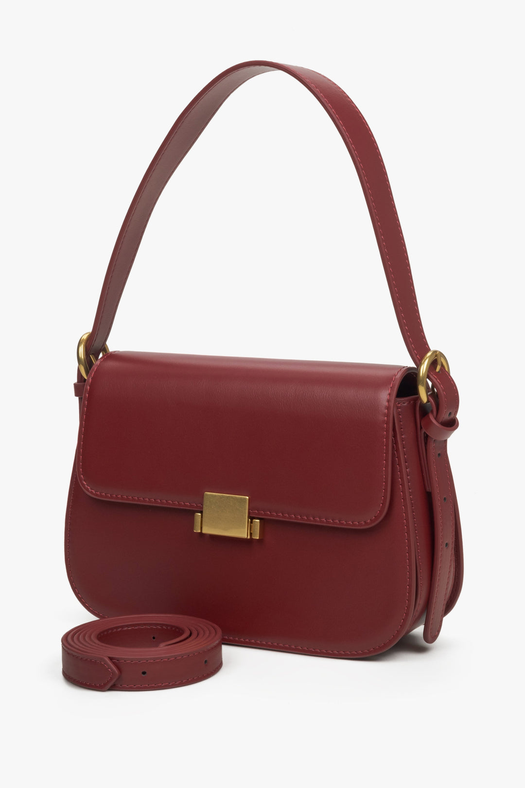 Women's leather burgundy shoulder bag by Estro.