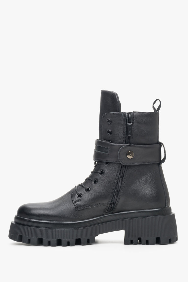 High, women's black  winter ankle boots on a platform by Estro - close-up of the shoe profile.