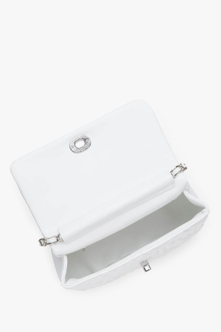 Stylish, women's white  handbag Estro made of genuine leather - close-up on details.