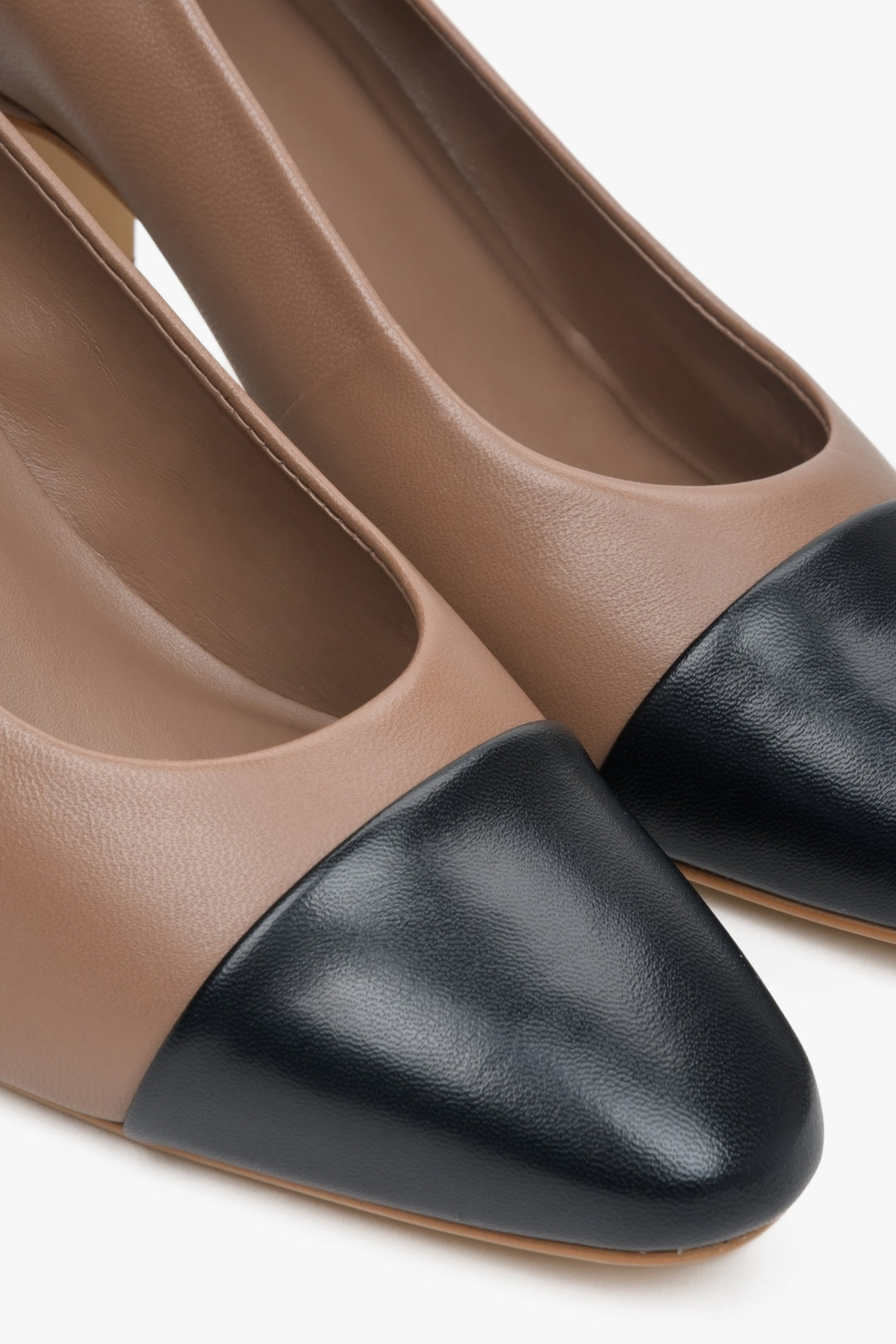Women's brown and black leather pumps by Estro - close-up of the stitching line.