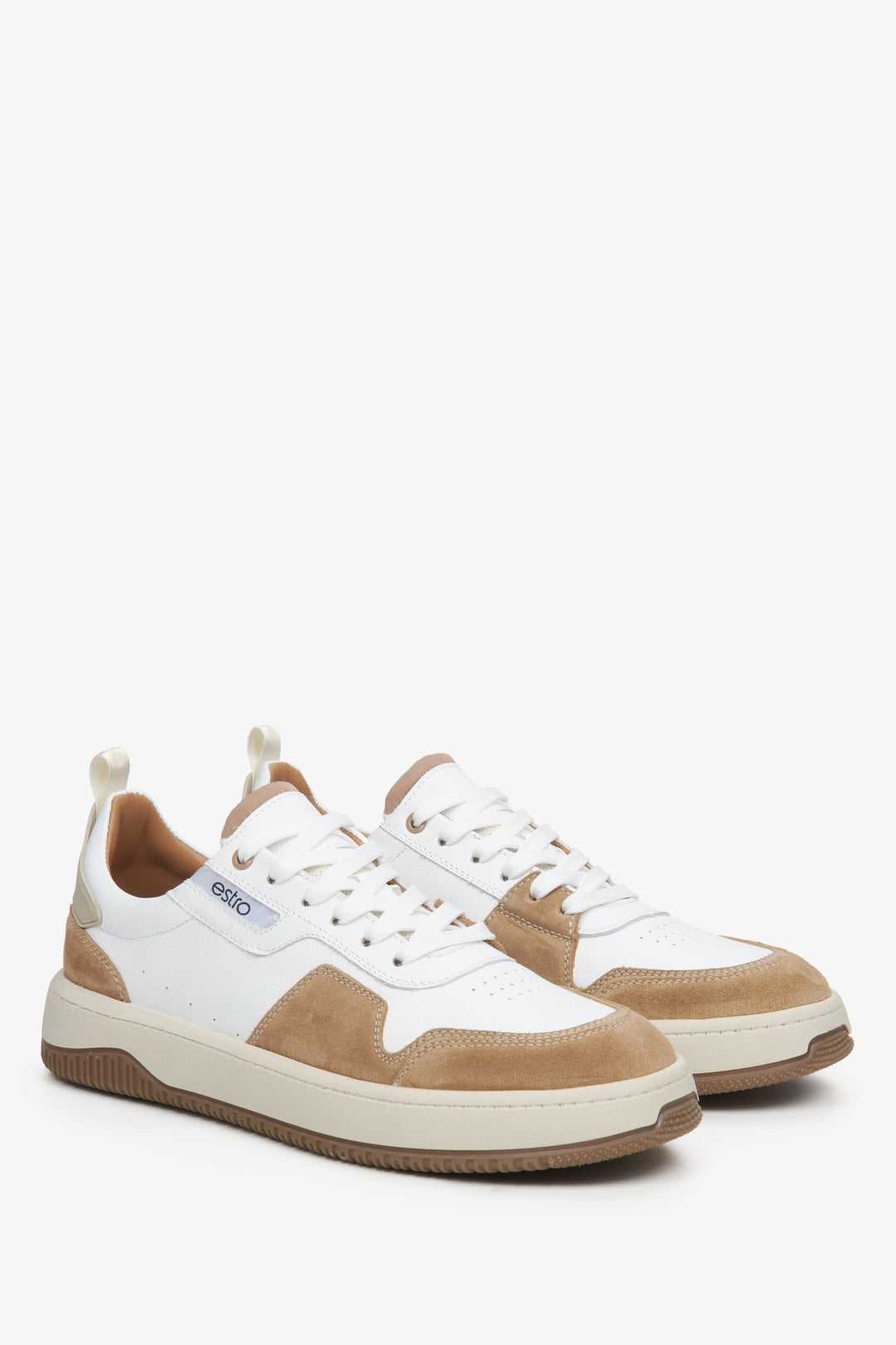 Estro men's sneakers with a flexible sole in white-brown color - close-up on the heel counter and side line of the shoes.