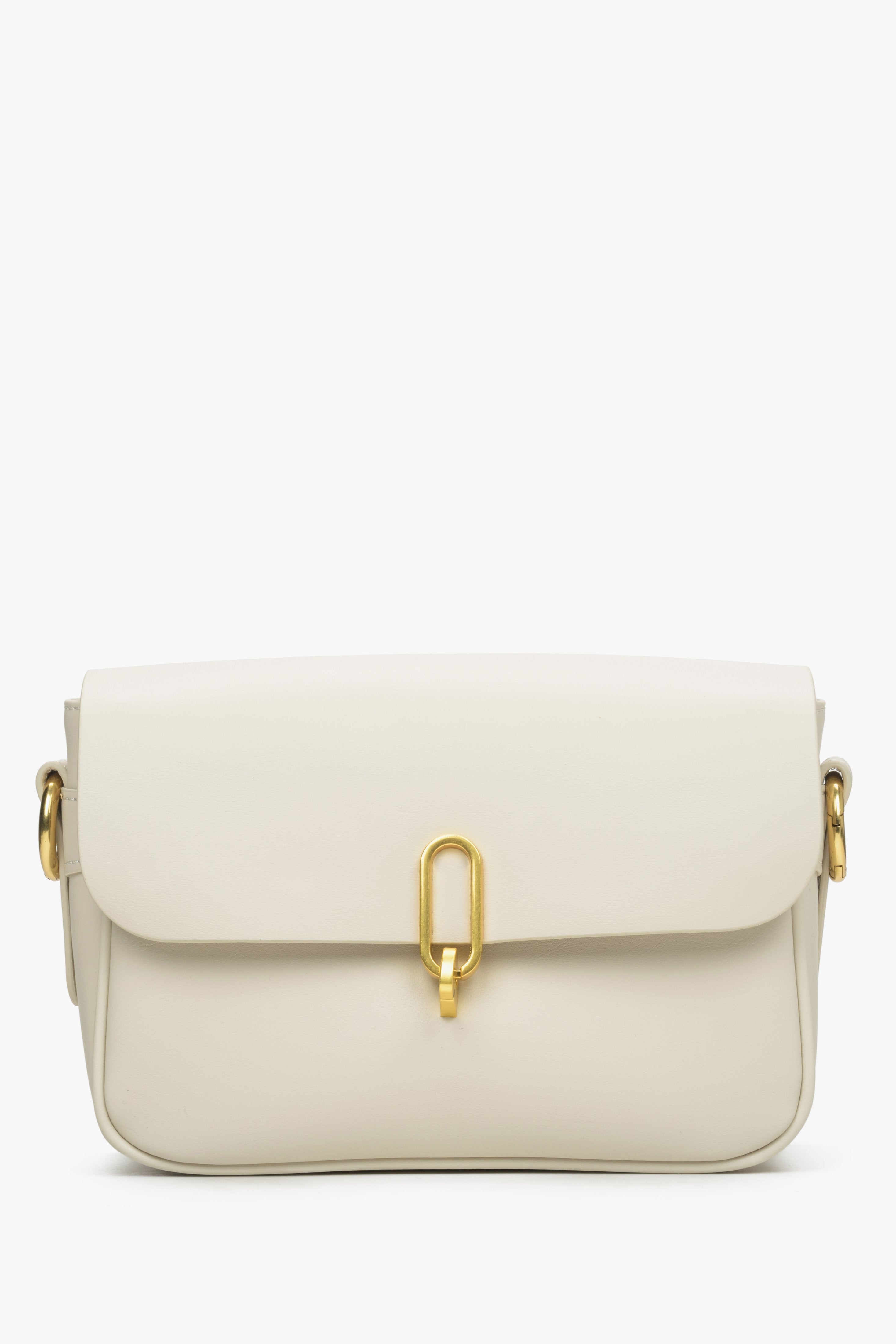 Women's light beige shoulder bag made of genuine leather by Estro.