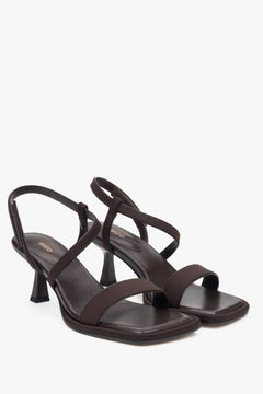 Elegant dark brown Estro women's sandals, combining genuine leather and textiles, set on a stylish heel.