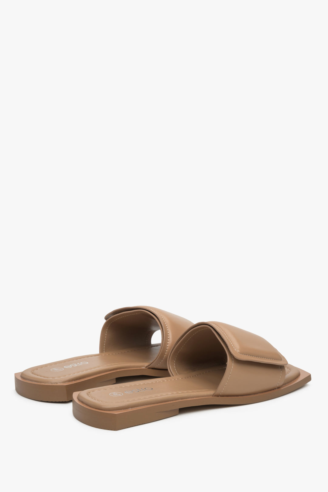Estro women's slide sandals in brown with hook and loop fastening - close-up on shoe sideline.