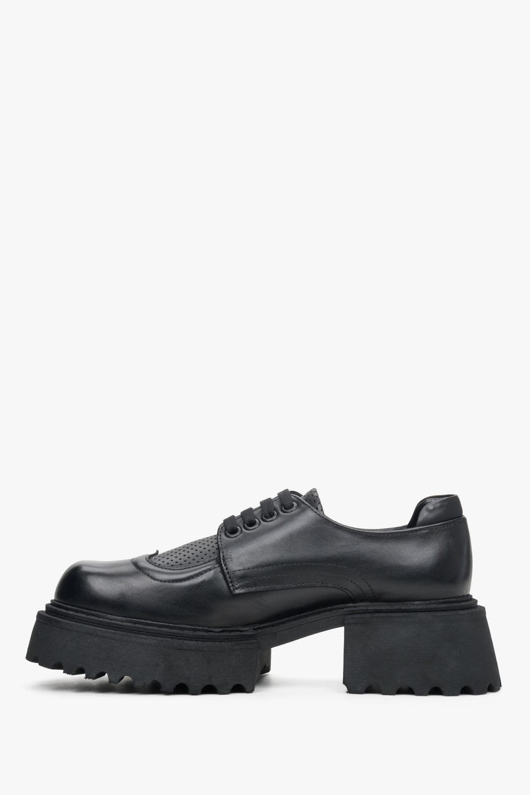  Women's lace-up leather shoes in black by Estro - shoe profile.