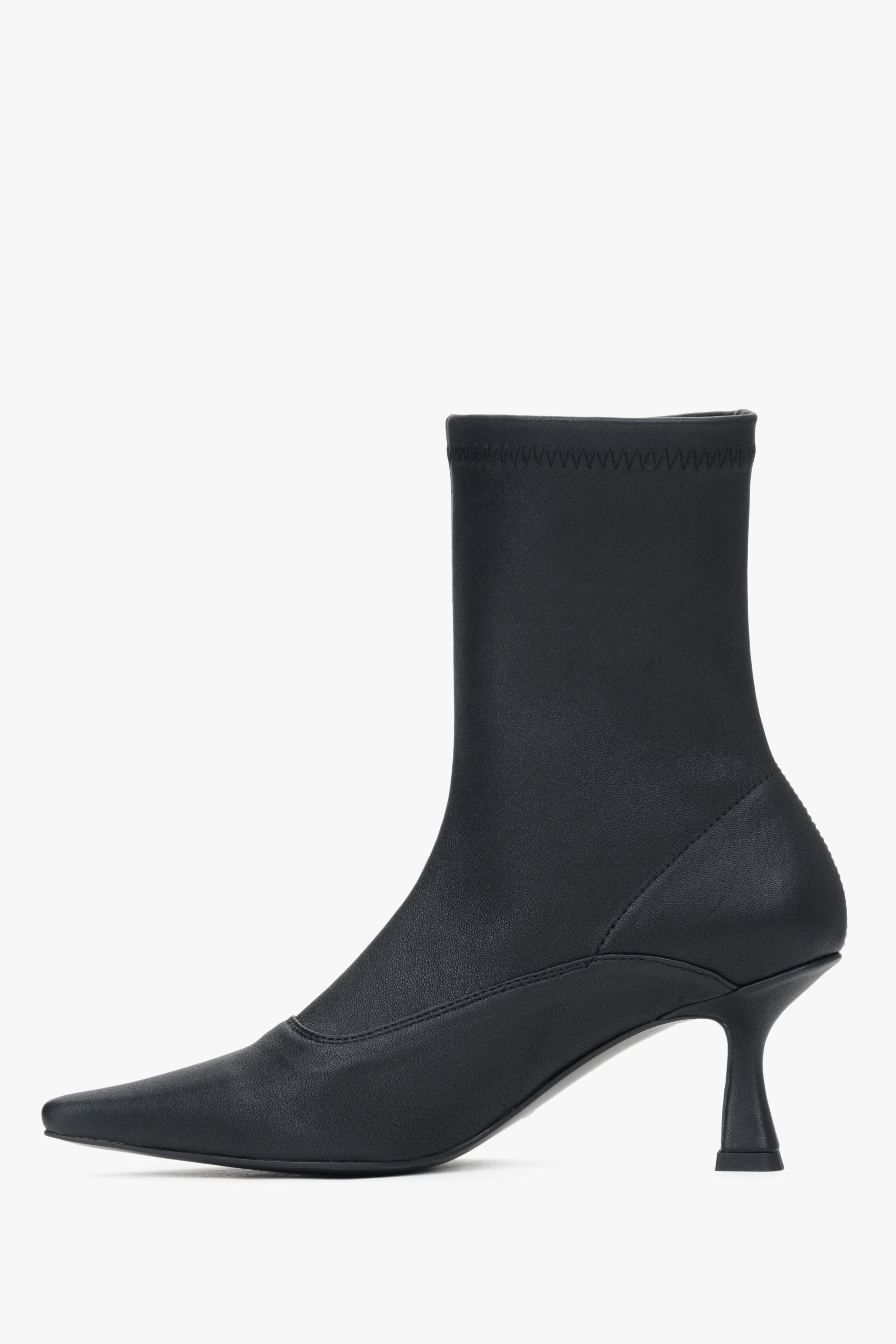 Comfortable black ankle boots with low heels by Estro - side profile of the shoe.