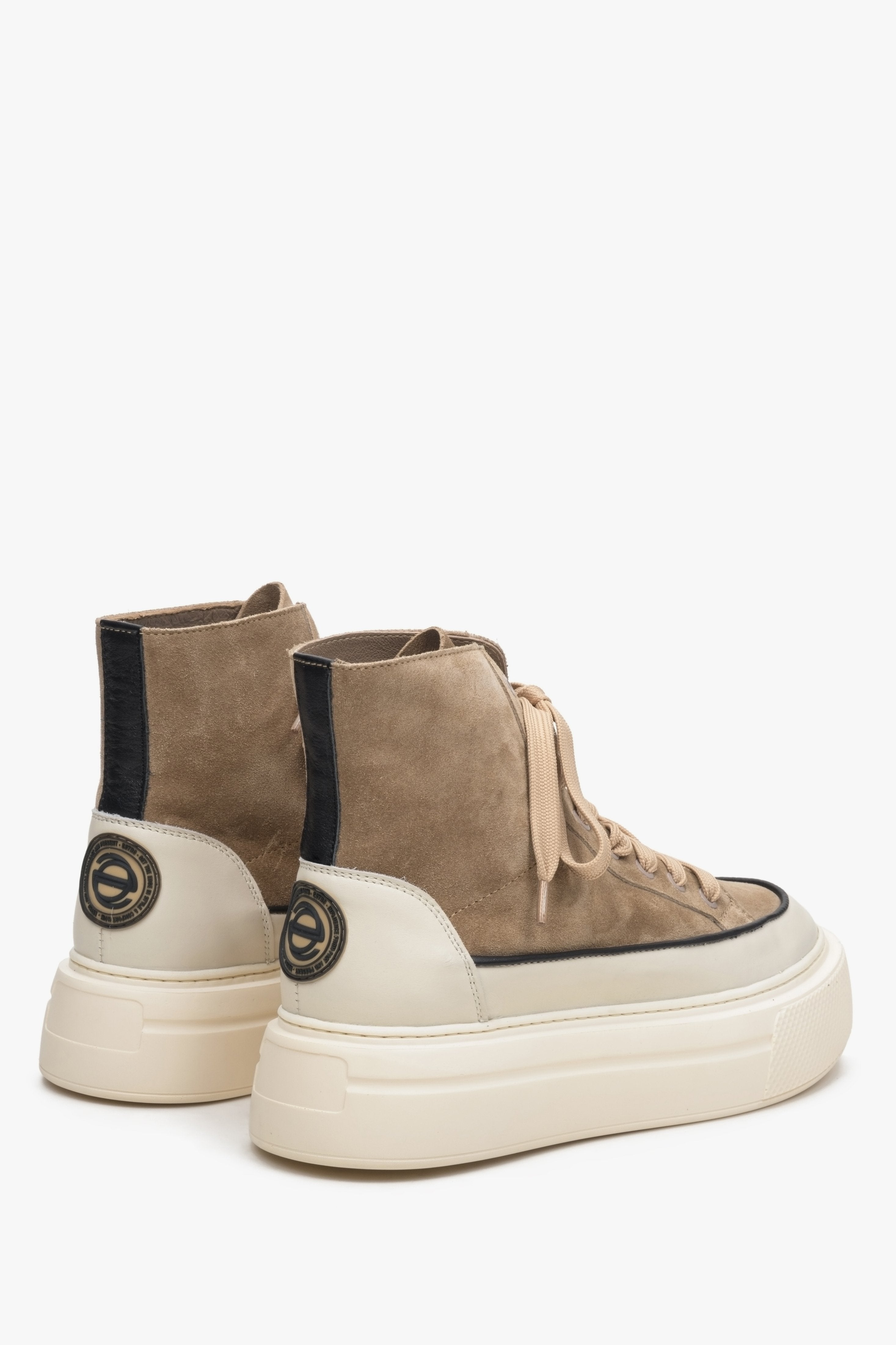 Women's sneakers in brown-beige, made of genuine leather and velour, by the Estro brand - close-up of the side seam and heel.