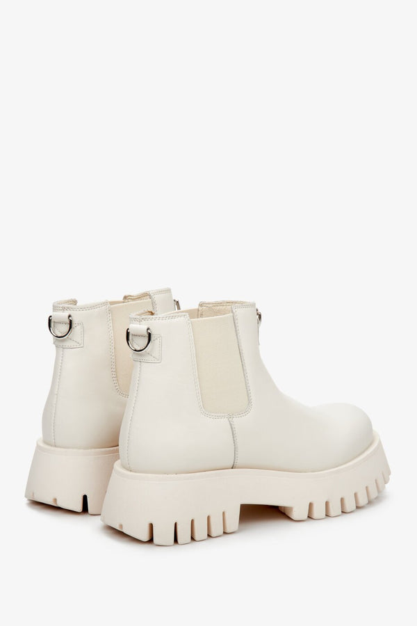 Women's leather ankle boots in beige color with a platform sole - a close-up view of the back of the boot, Estro brand.