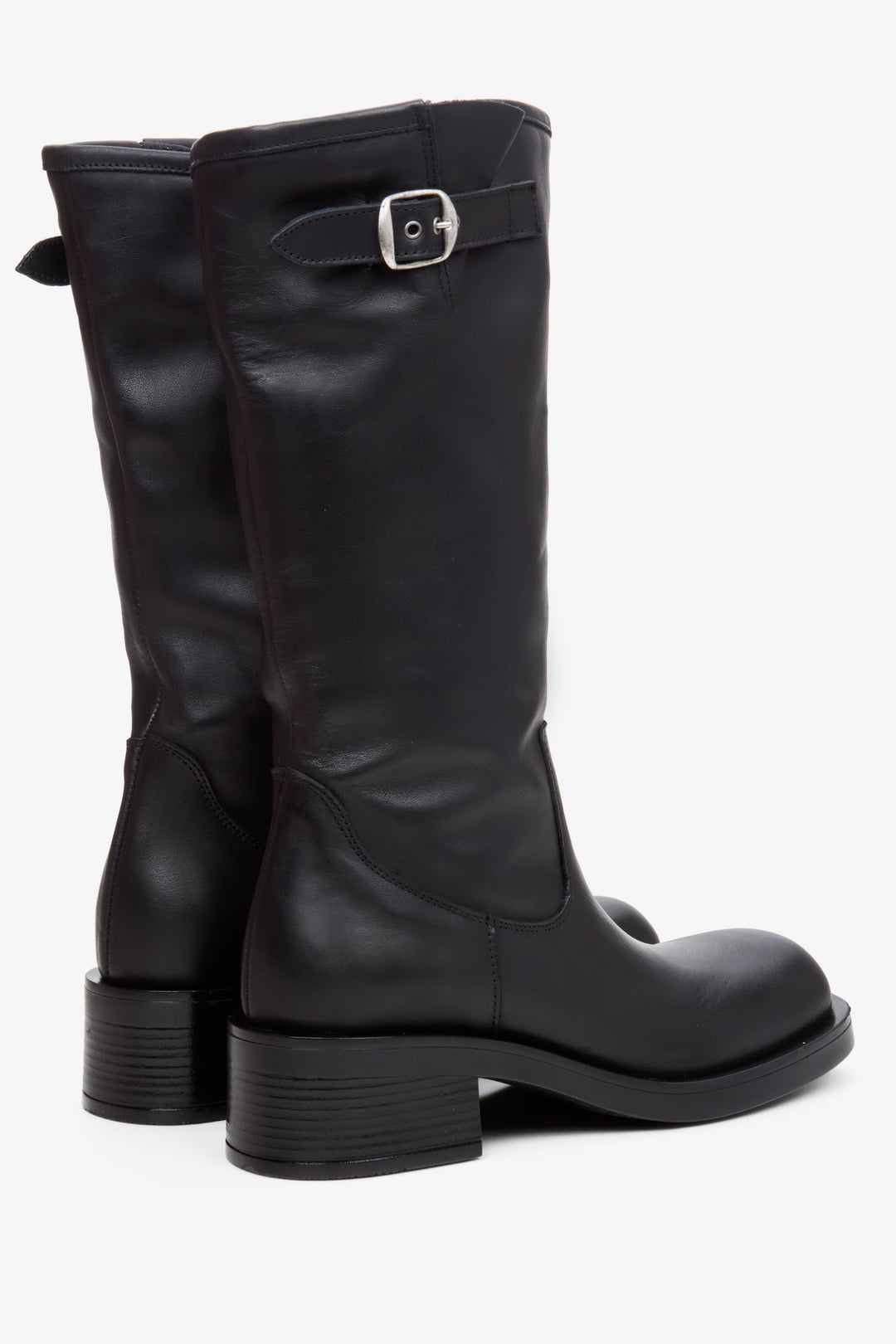 Black high women's boots made of genuien leather by Estro.