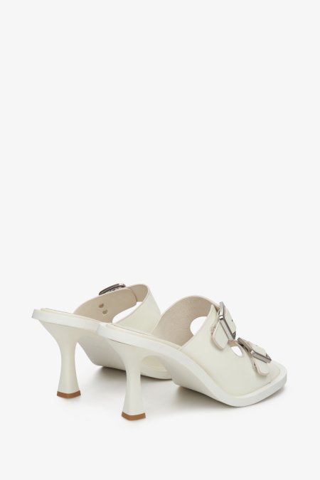 Leather, women's white  stiletto mules by Estro - presentation of the shoe heel.