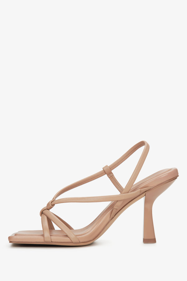 Women's beige leather heeled sandals Estro - shoe profile.