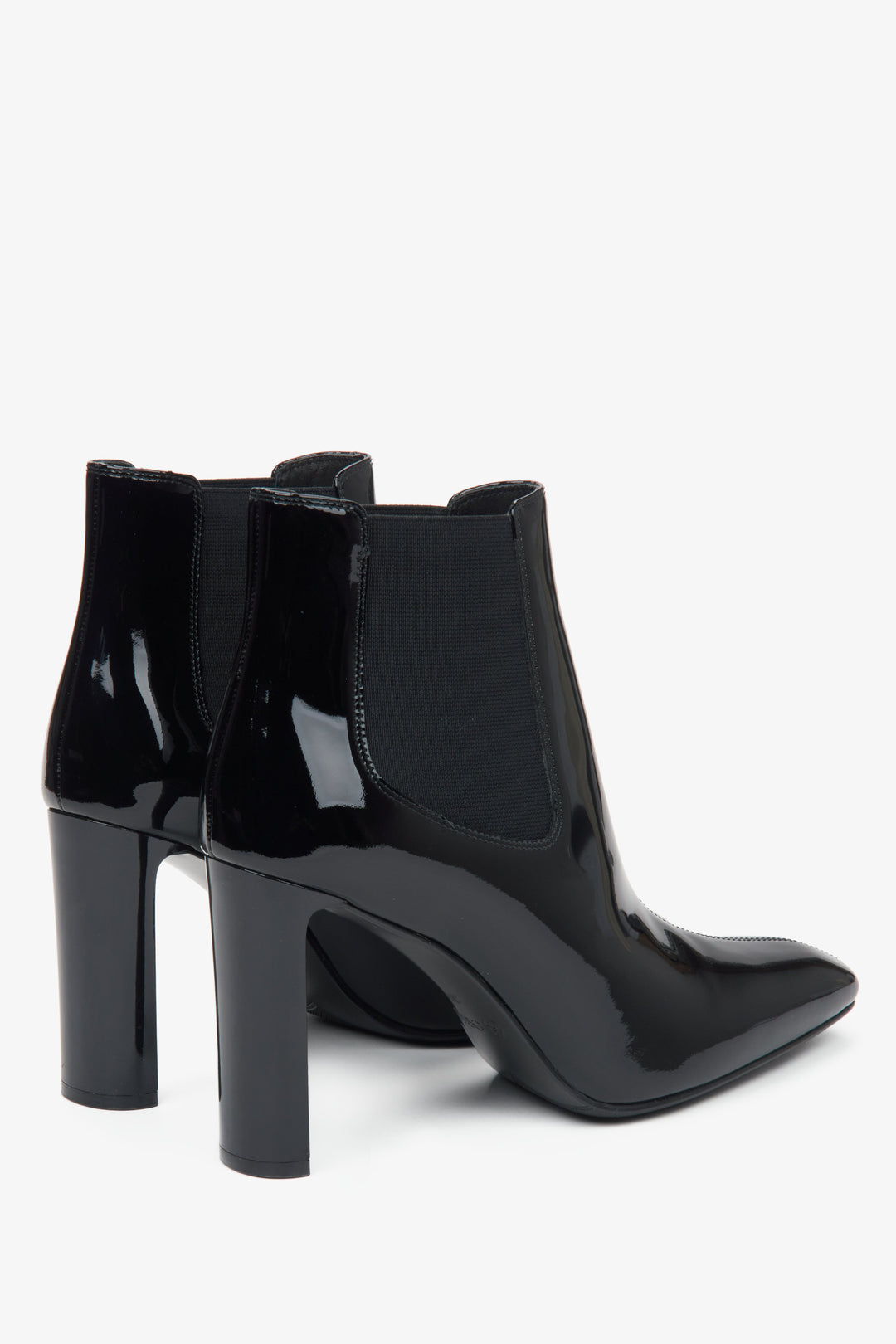 Estro black women's ankle boots with a block heel, made of patent genuine leather - close-up of the heel.