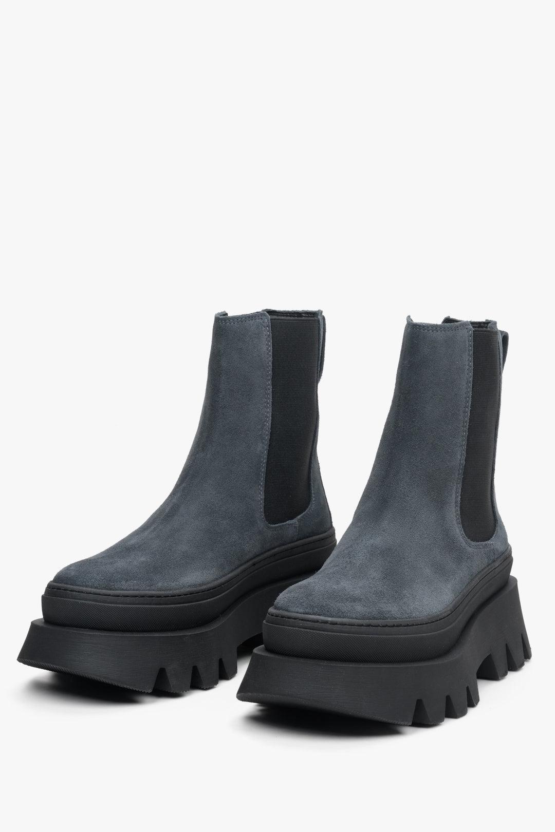 Women's grey platform chelsea boots by Estro - close-up on the toe.