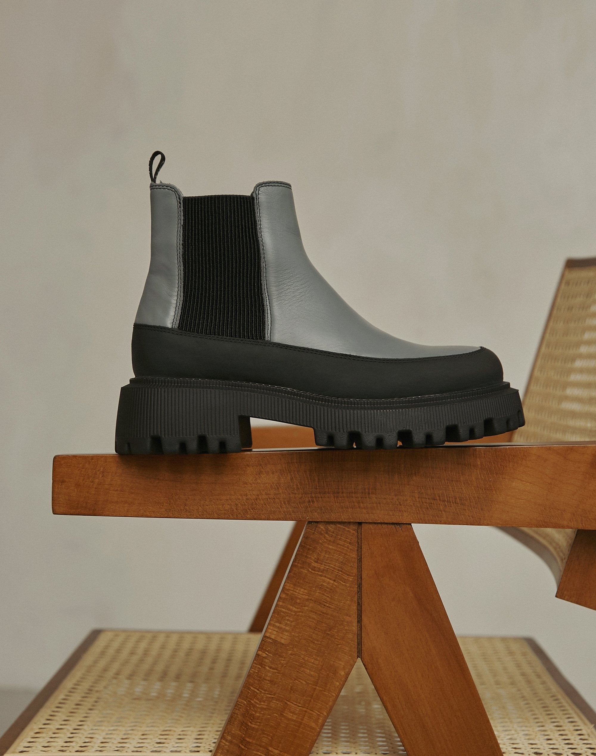 Estro grey and black women's ankle boots for fall and spring.