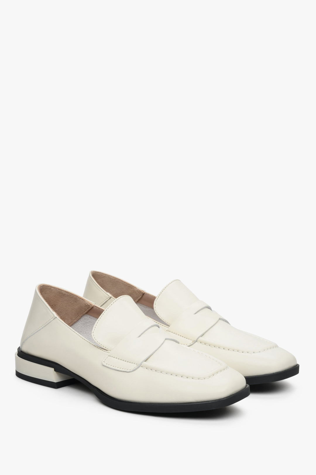Women's white leather loafers with a low heel by Estro - presentation of the toe of the shoes.