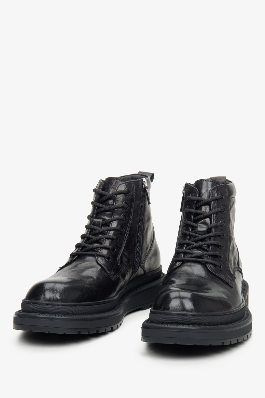 Men's warm black boots by Estro made of glossy genuine leather.