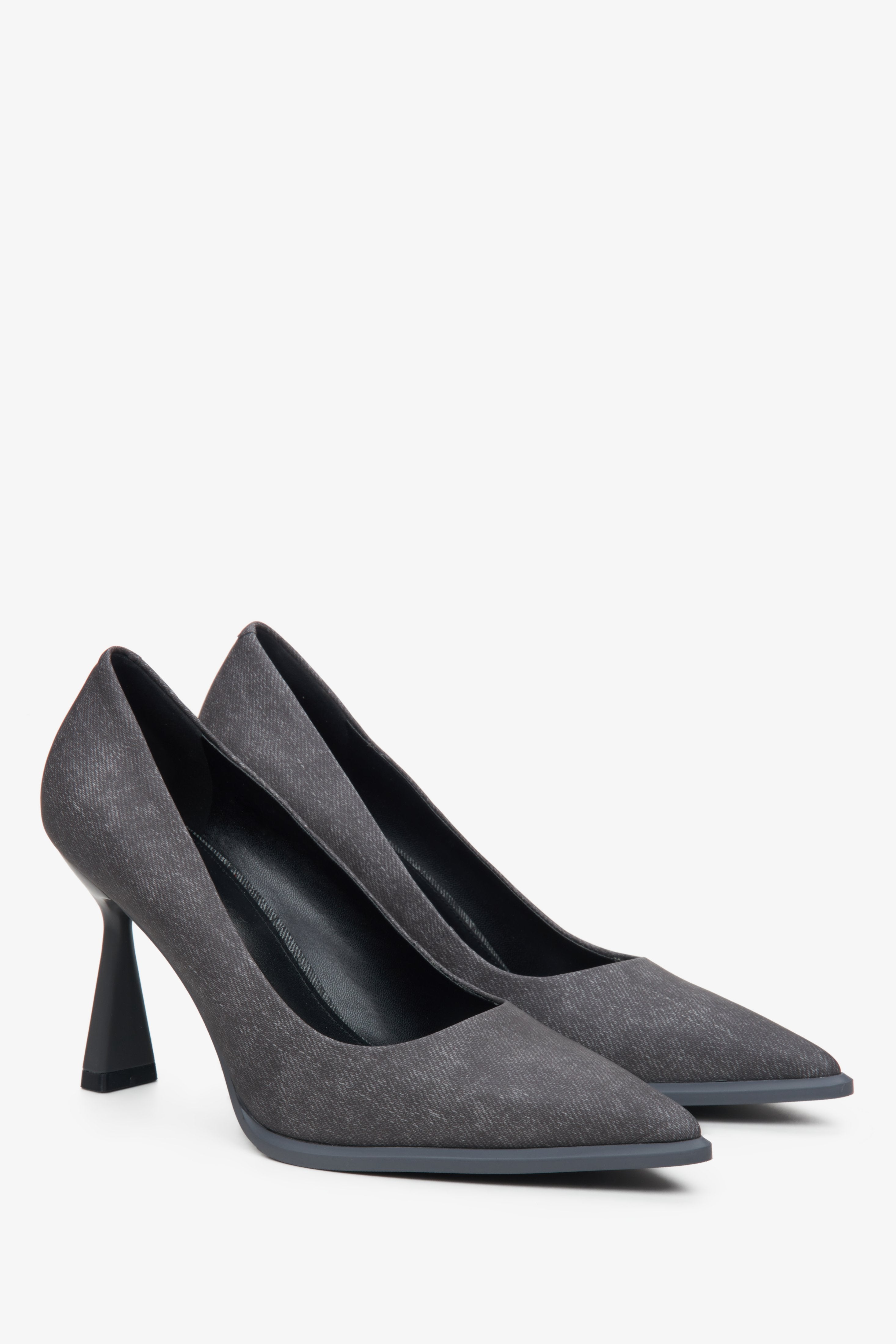 Women's dark grey denim pumps by Estro.