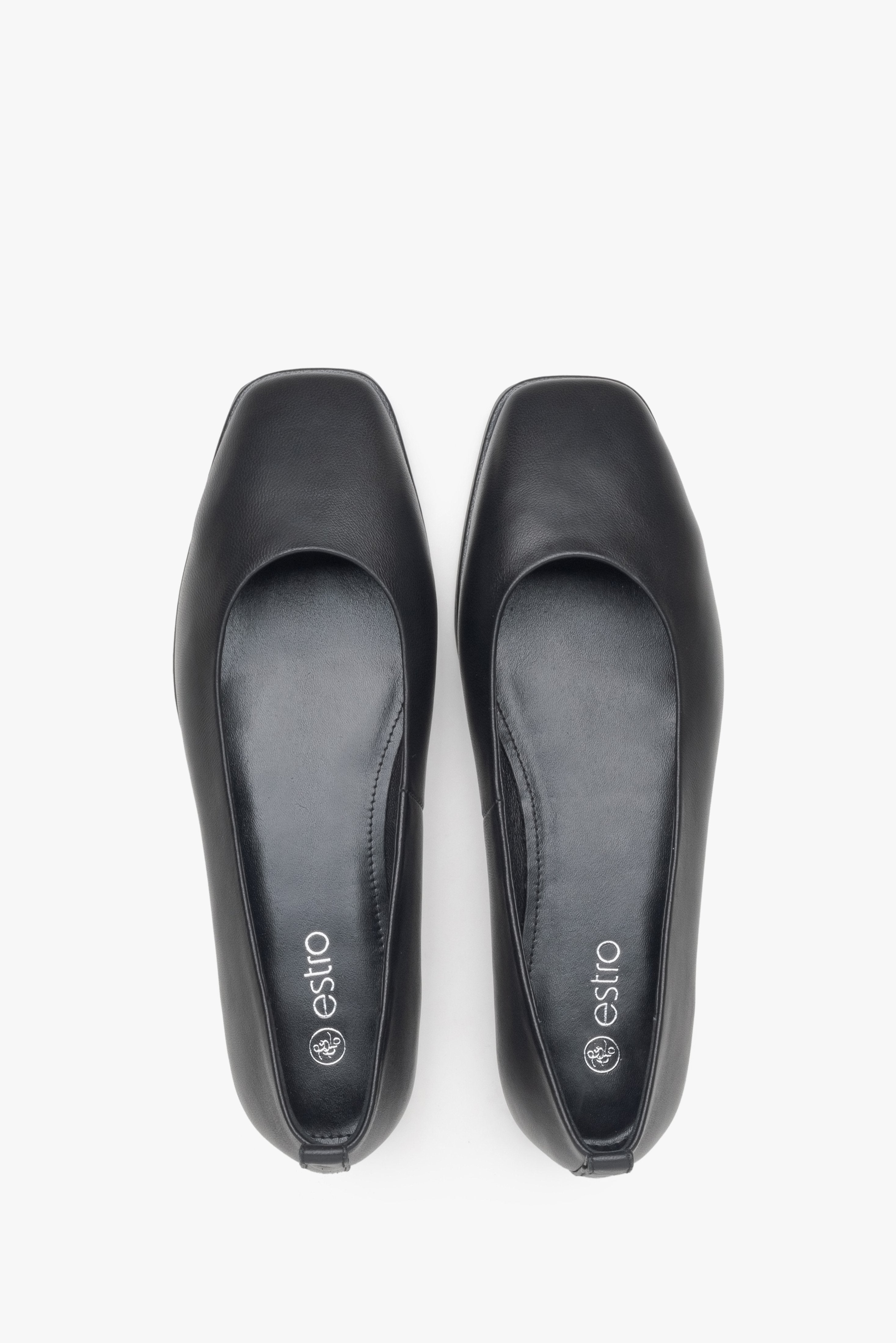 Estro women's black leather ballet flats - top view presentation.