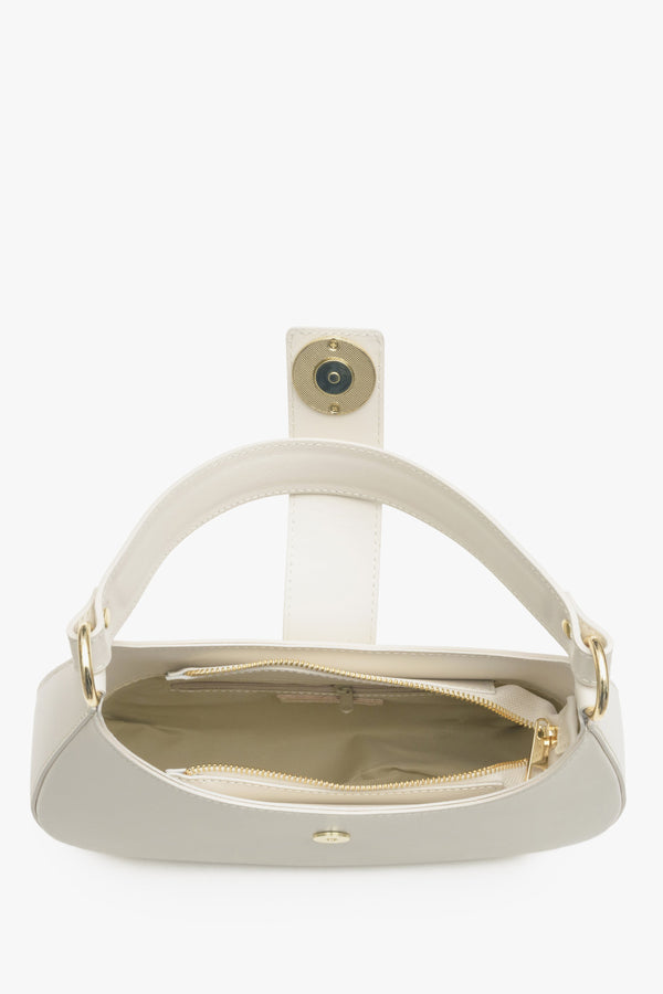 Estro women's milky-beige baguette-style handbag made of Italian genuine leather.