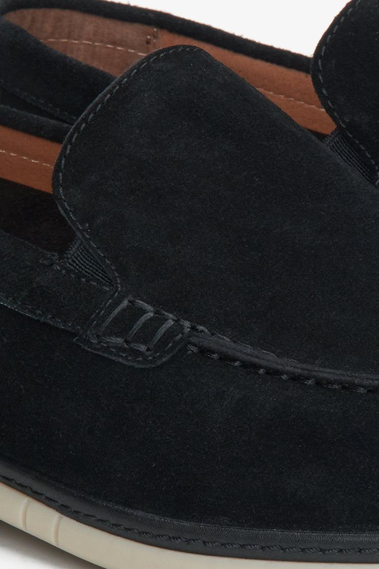 Men's black loafers made of natural velour by Estro.