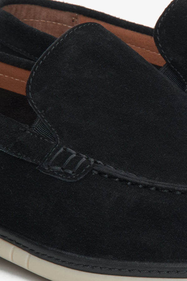 Men's black loafers made of natural velour by Estro.