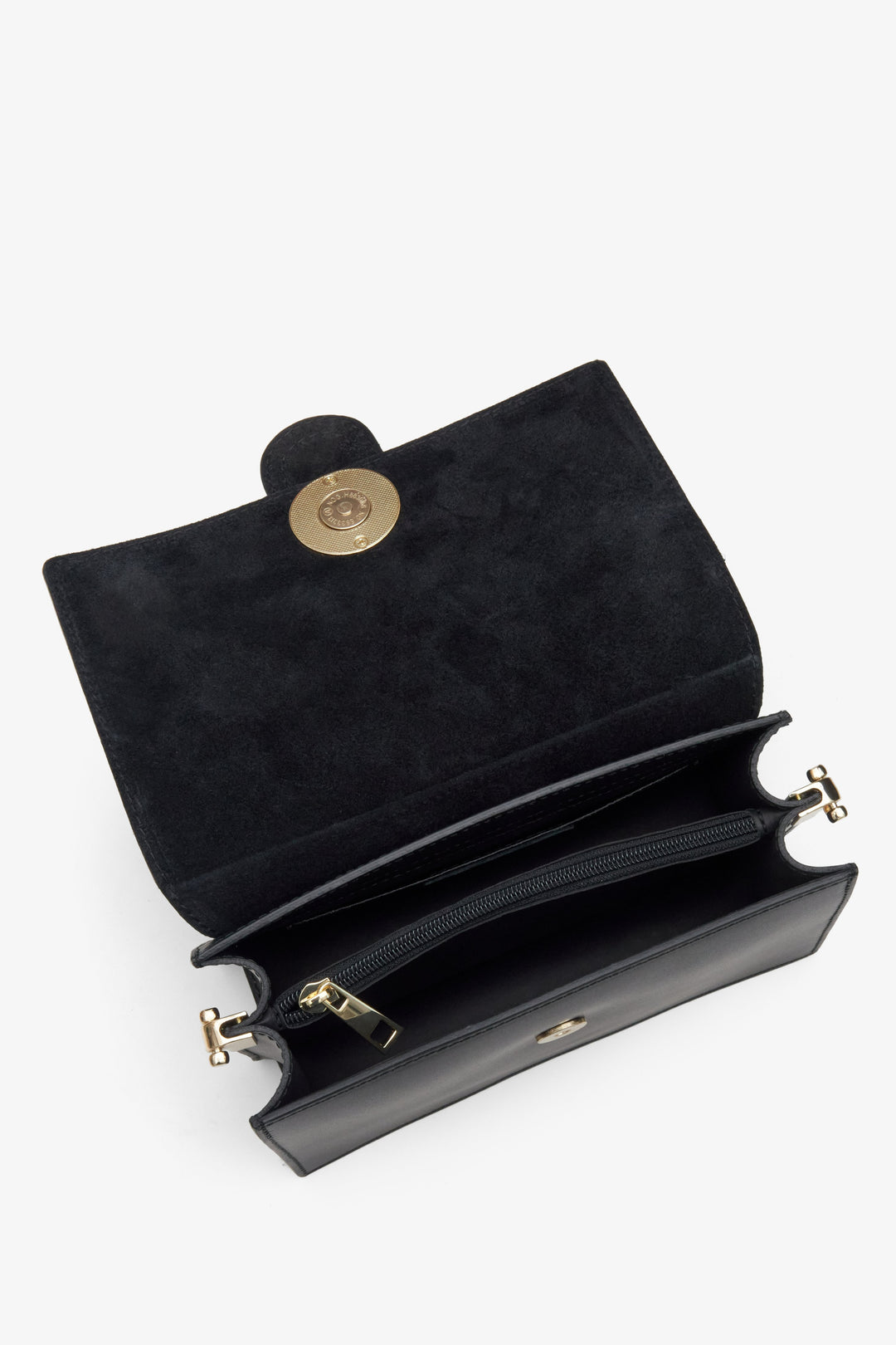 Women's black handy bag made with Italian leather - presentation of the main compartments.