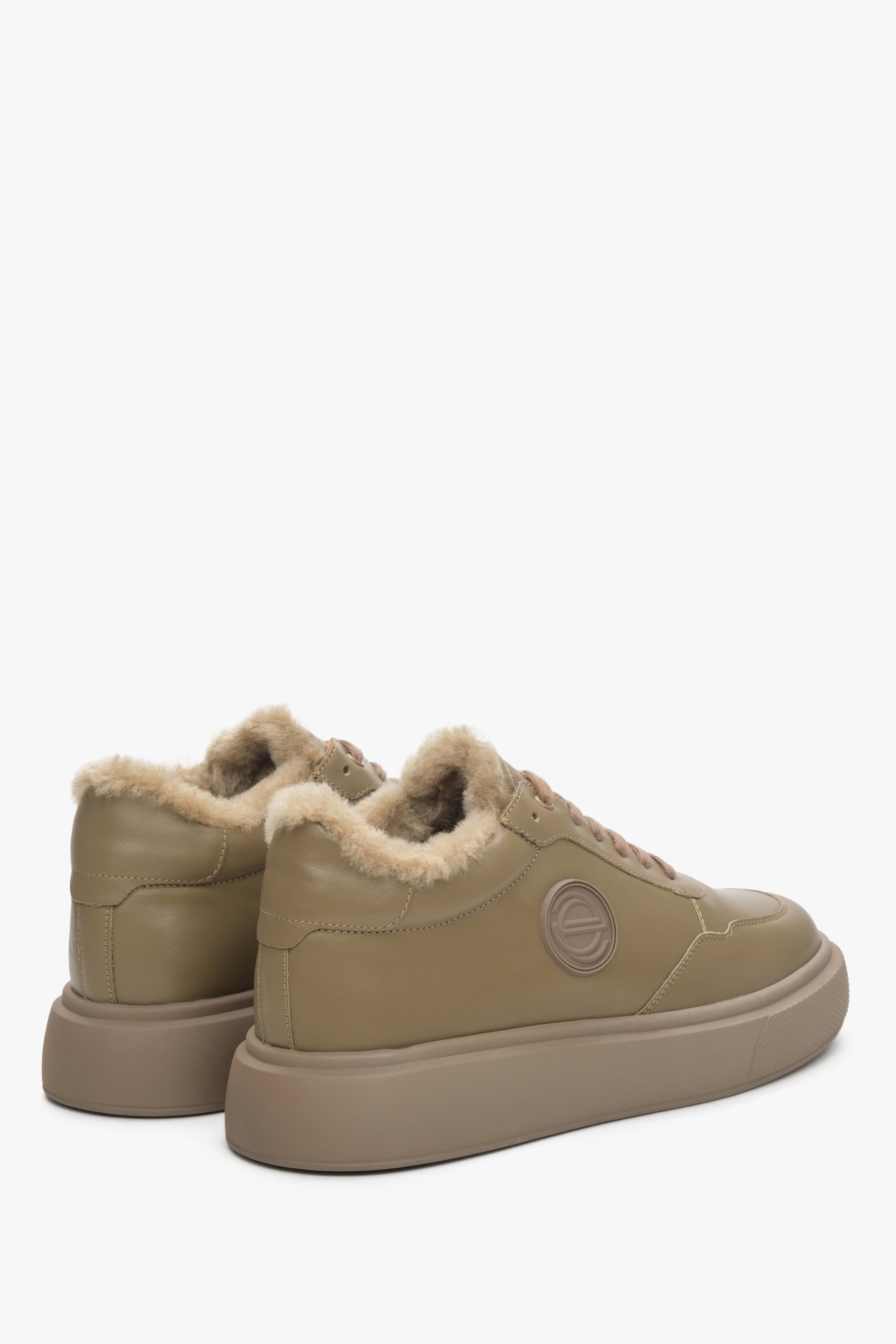 Women's beige leather high-top sneakers: shoe heel.