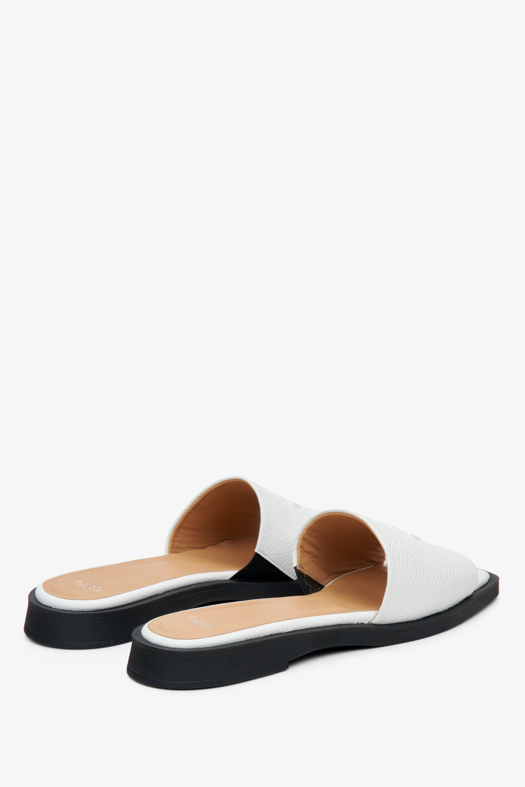 Women's white flip-flops made of genuine leather by Estro.