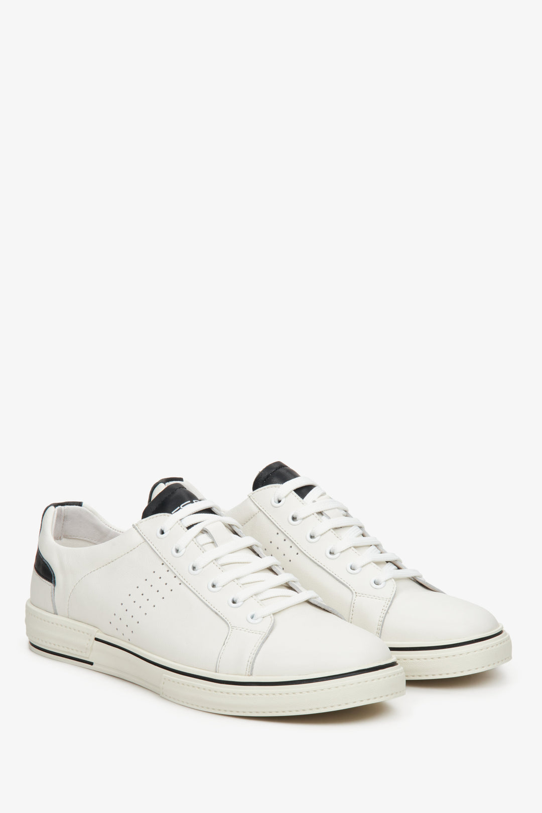 Men's black and white leather sneakers for spring and autumn - presentation of the toe and side seam of the shoes.