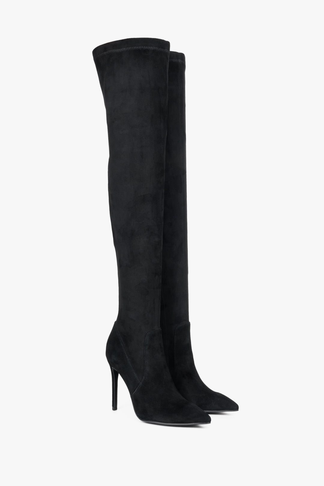 High women's boots by Estro with elastic upper in black color - footwear presentation from the front and side.