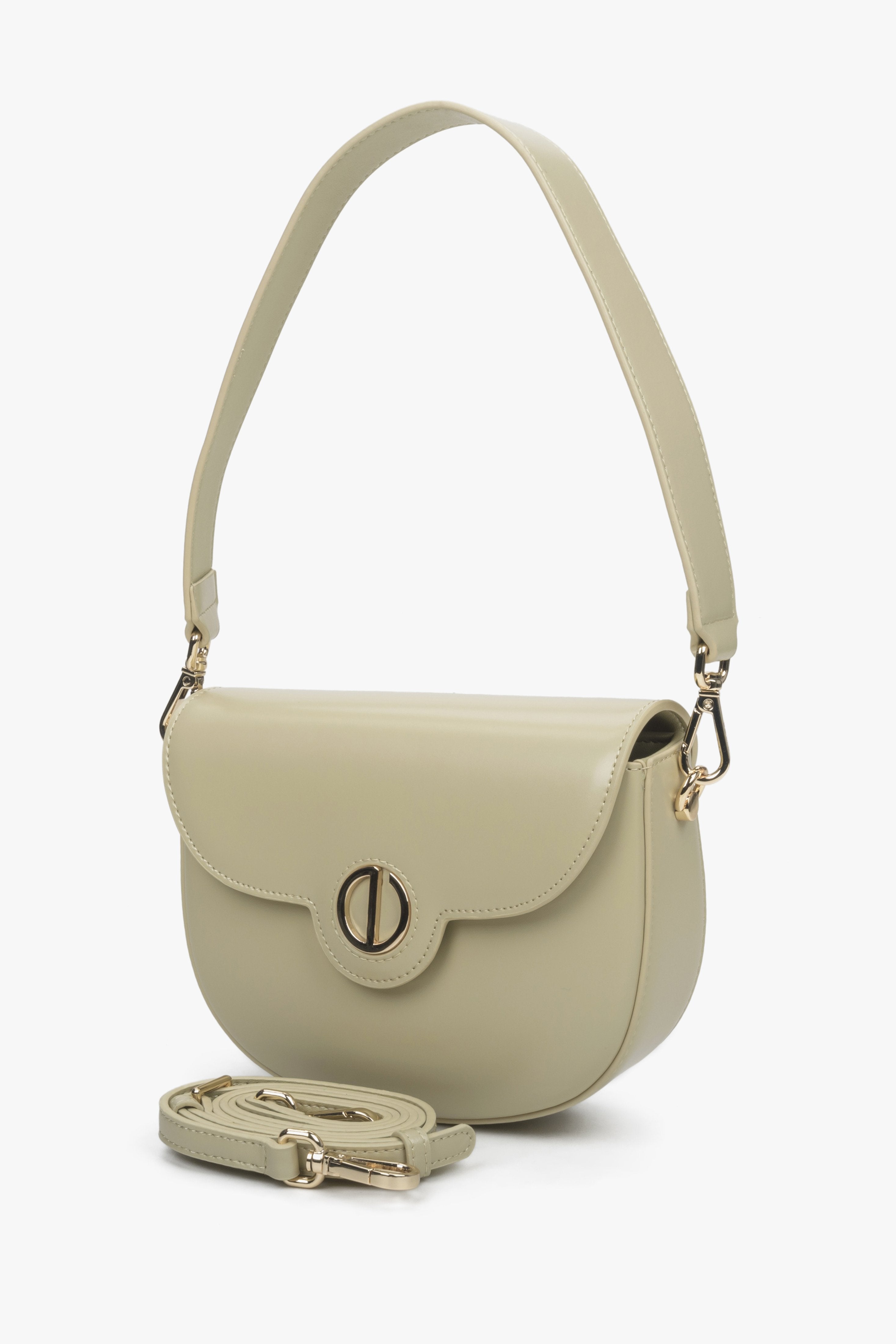 Estro women's beige shoulder bag with golden accents.