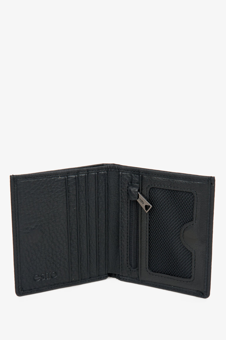 The interior of the black leather men's wallet by Estro.