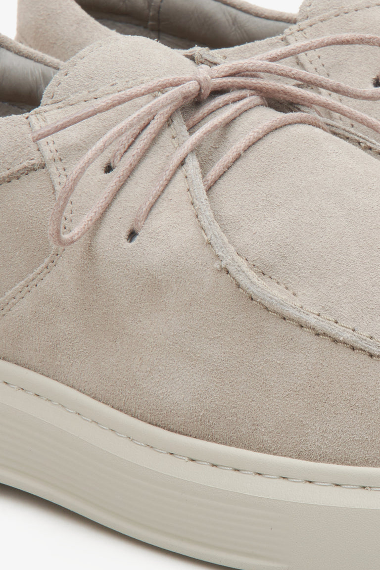 Estro beige velour  men's loafers - close-up on the details.