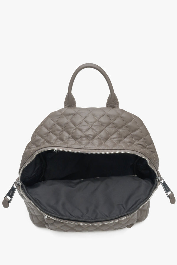 Urban, leather women's backpack in grey colour - close-up of the interior of the model.