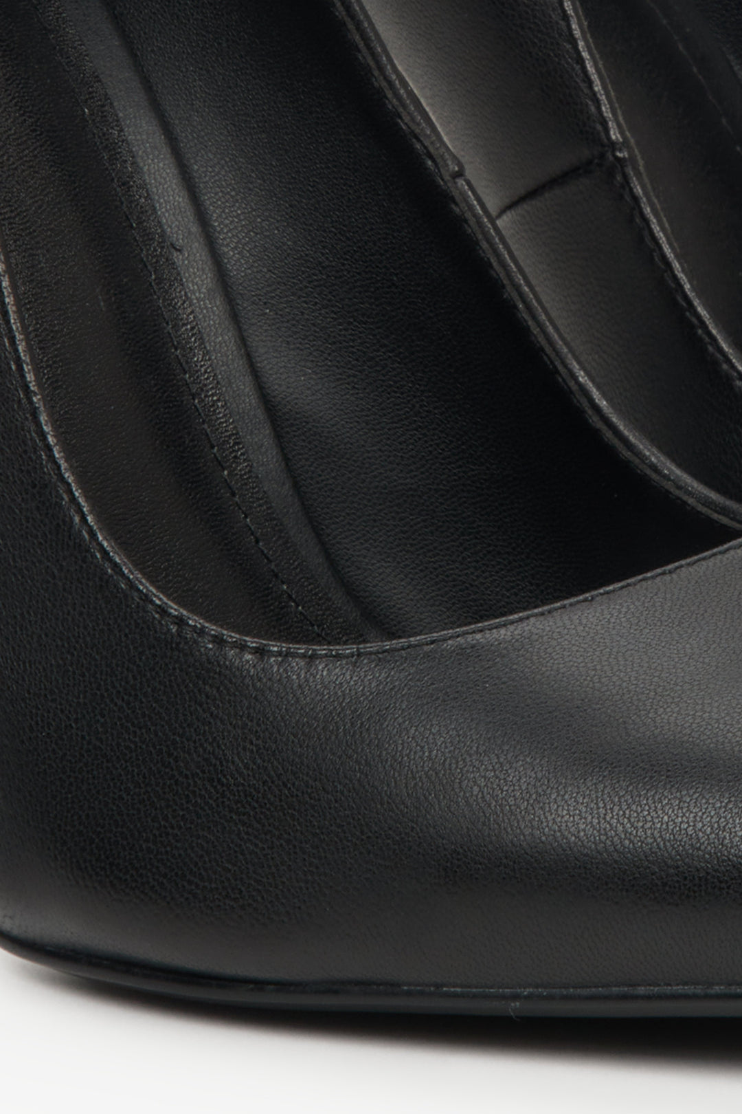 Women's black high heels by Estro - close-up on the details.