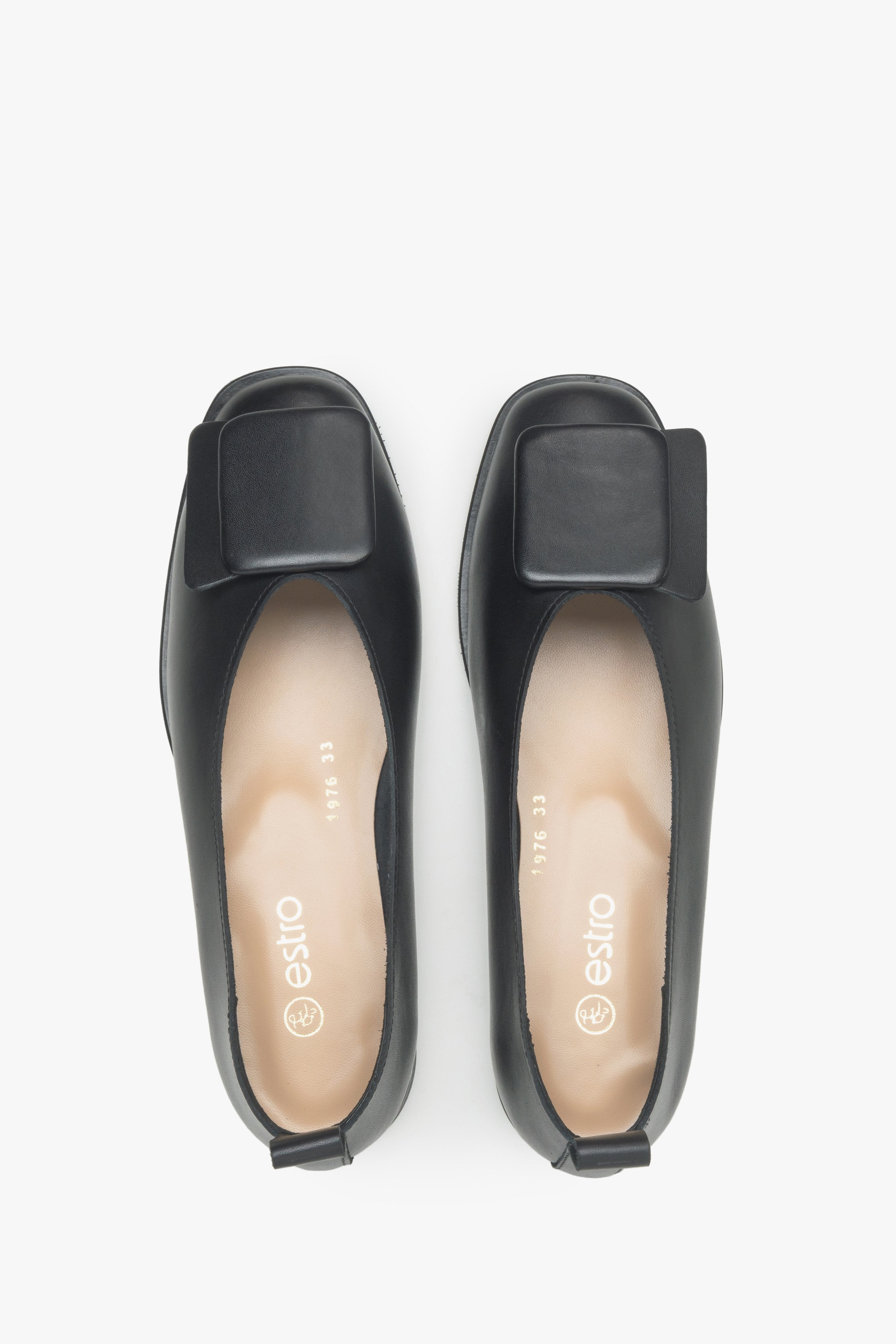 Women's ballet flats made of genuine leather in black color.