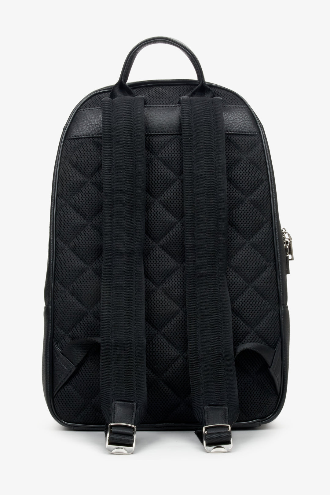 Men's spacious black backpack made of genuine leather by Estro - close-up on the back view.