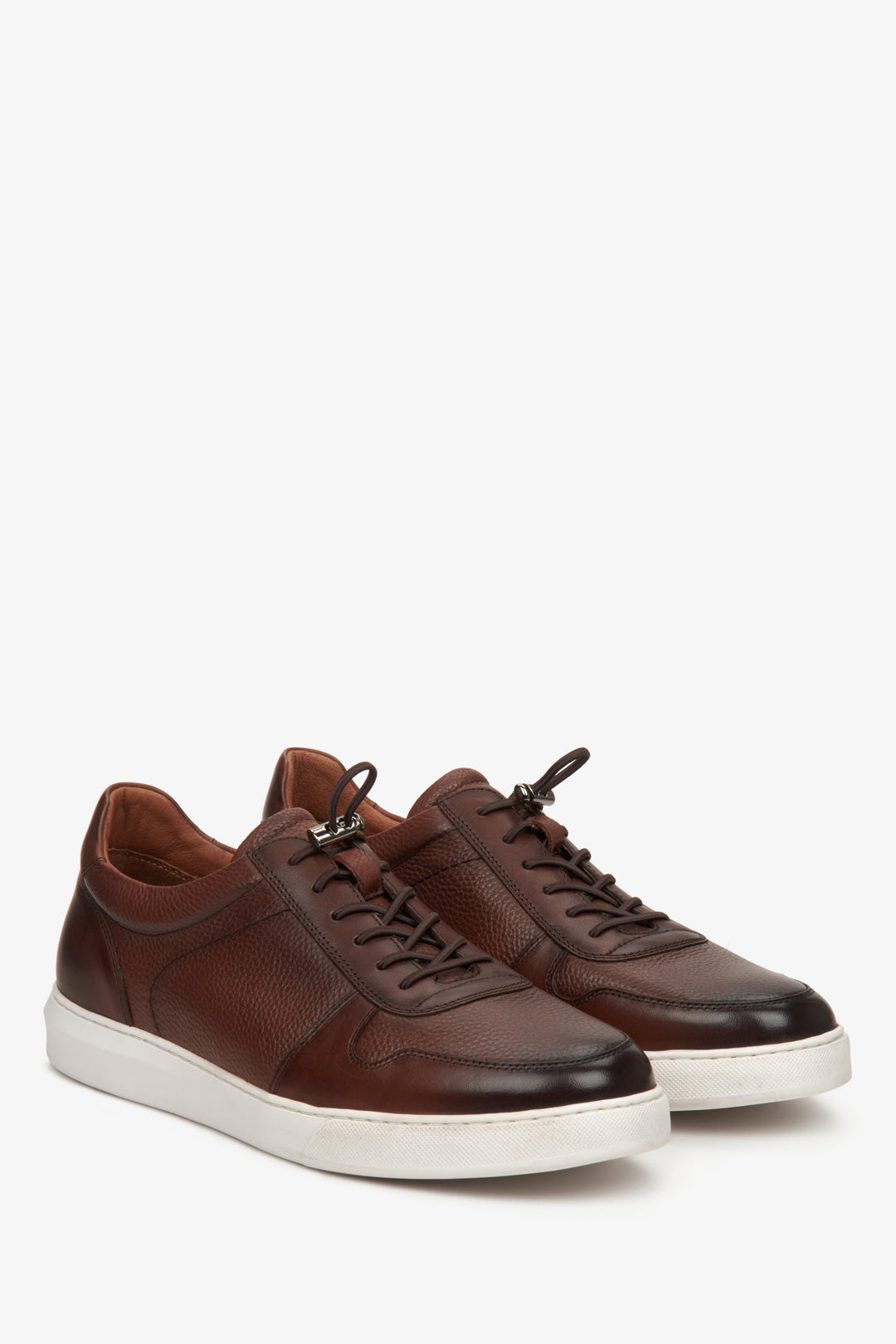 Estro men's brown leather sneakers with an elastic cuff for spring and autumn - presentation of the toe and side seam of the shoe.