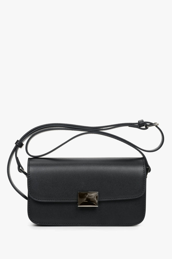 Women's black leather strap shoulder bag.