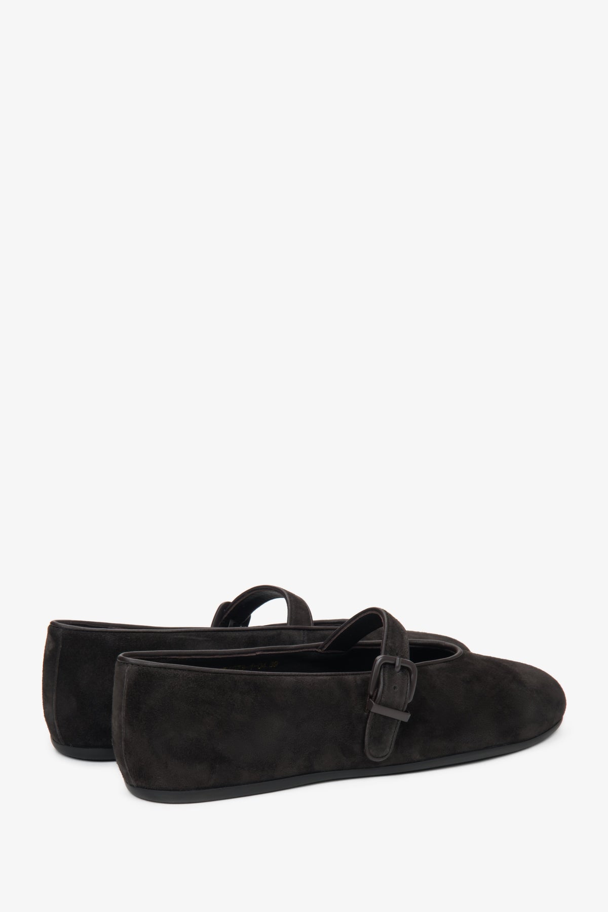 Classic and cozy dark brown Estro women's ballet flats, made of genuine velour and featuring a charming buckle.