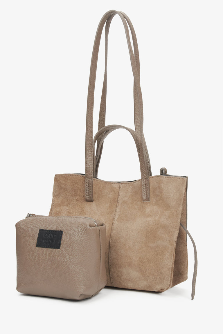 Stylish beige women's handbag with practical long handles, made of premium Italian natural velour, from Estro.