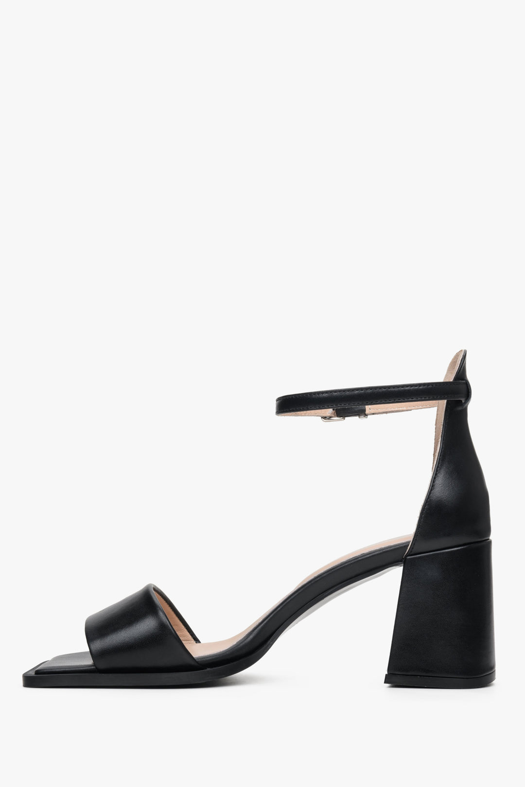 Women's black block-heeled sandals made of natural leather by Estro - shoe profile.